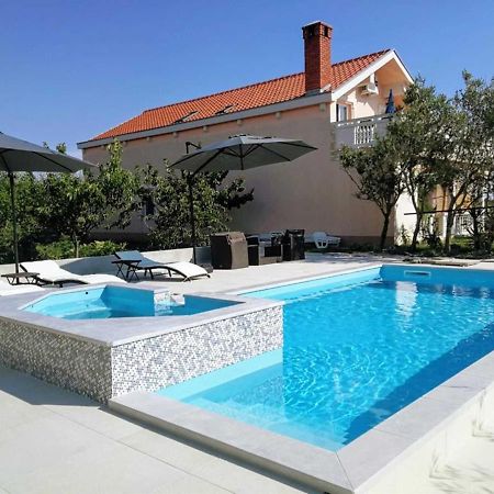 Villa Flora Maris Apartments ปริฟลากา ภายนอก รูปภาพ