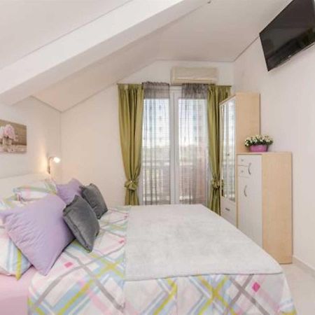 Villa Flora Maris Apartments ปริฟลากา ภายนอก รูปภาพ