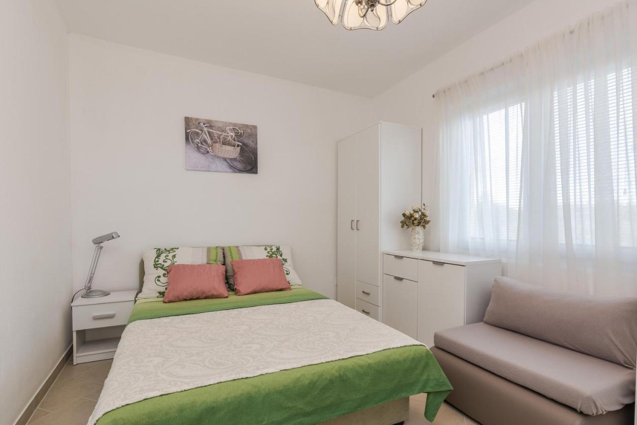 Villa Flora Maris Apartments ปริฟลากา ภายนอก รูปภาพ
