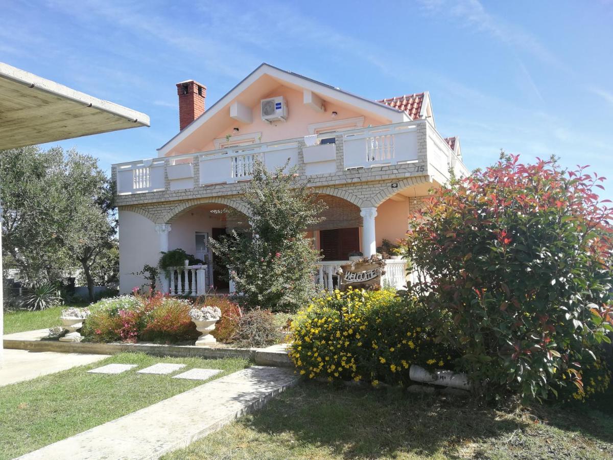 Villa Flora Maris Apartments ปริฟลากา ภายนอก รูปภาพ