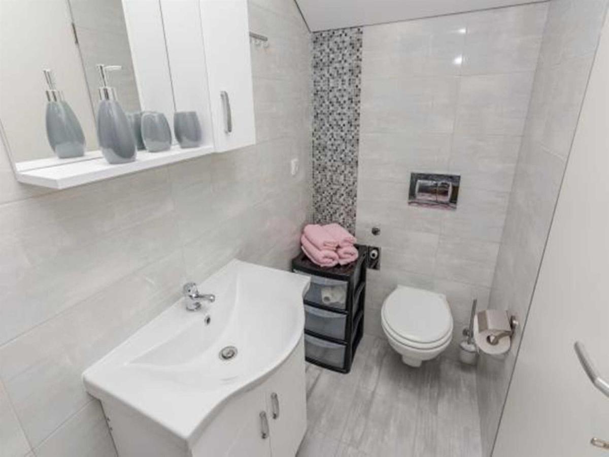 Villa Flora Maris Apartments ปริฟลากา ภายนอก รูปภาพ