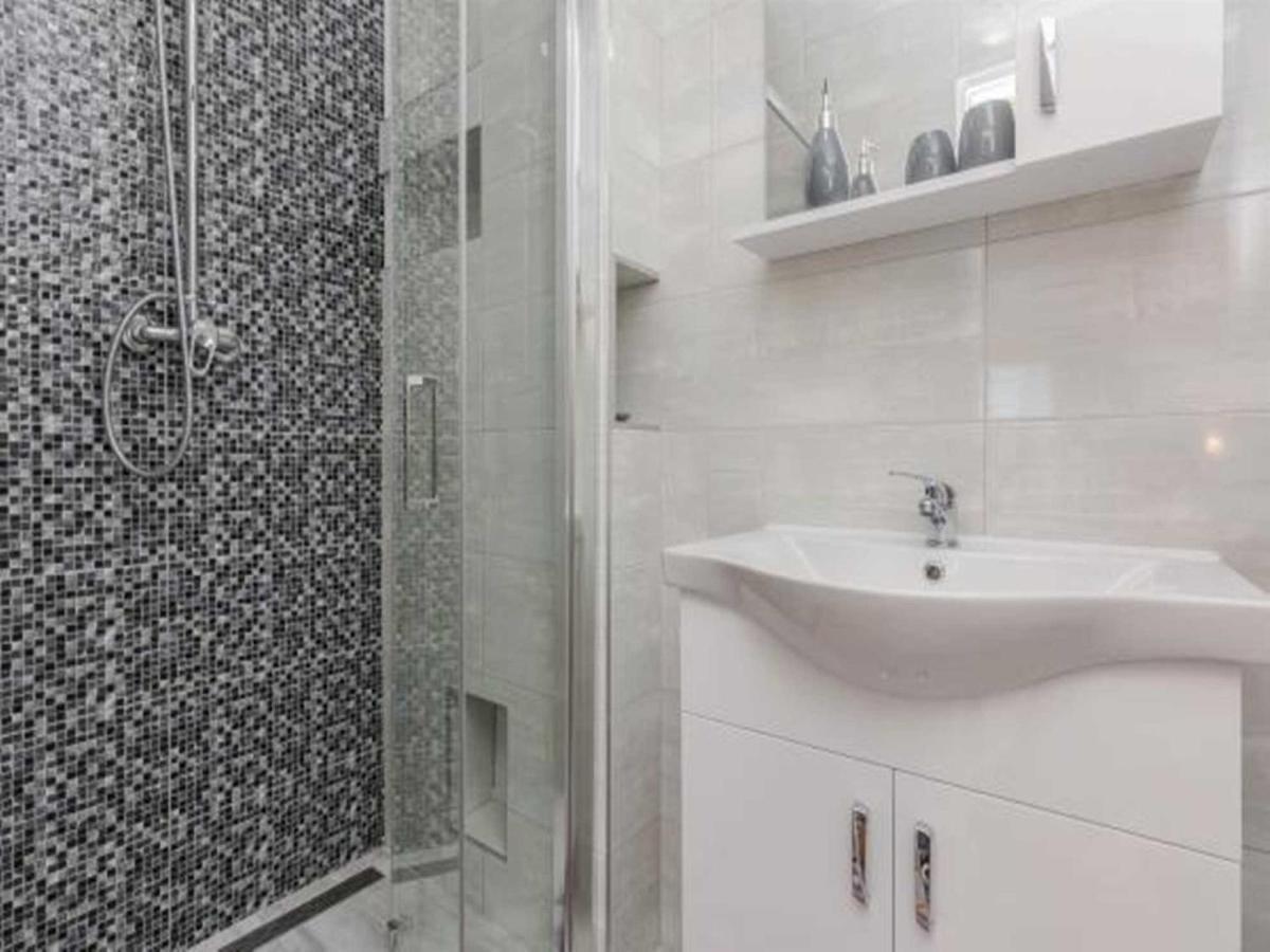 Villa Flora Maris Apartments ปริฟลากา ภายนอก รูปภาพ